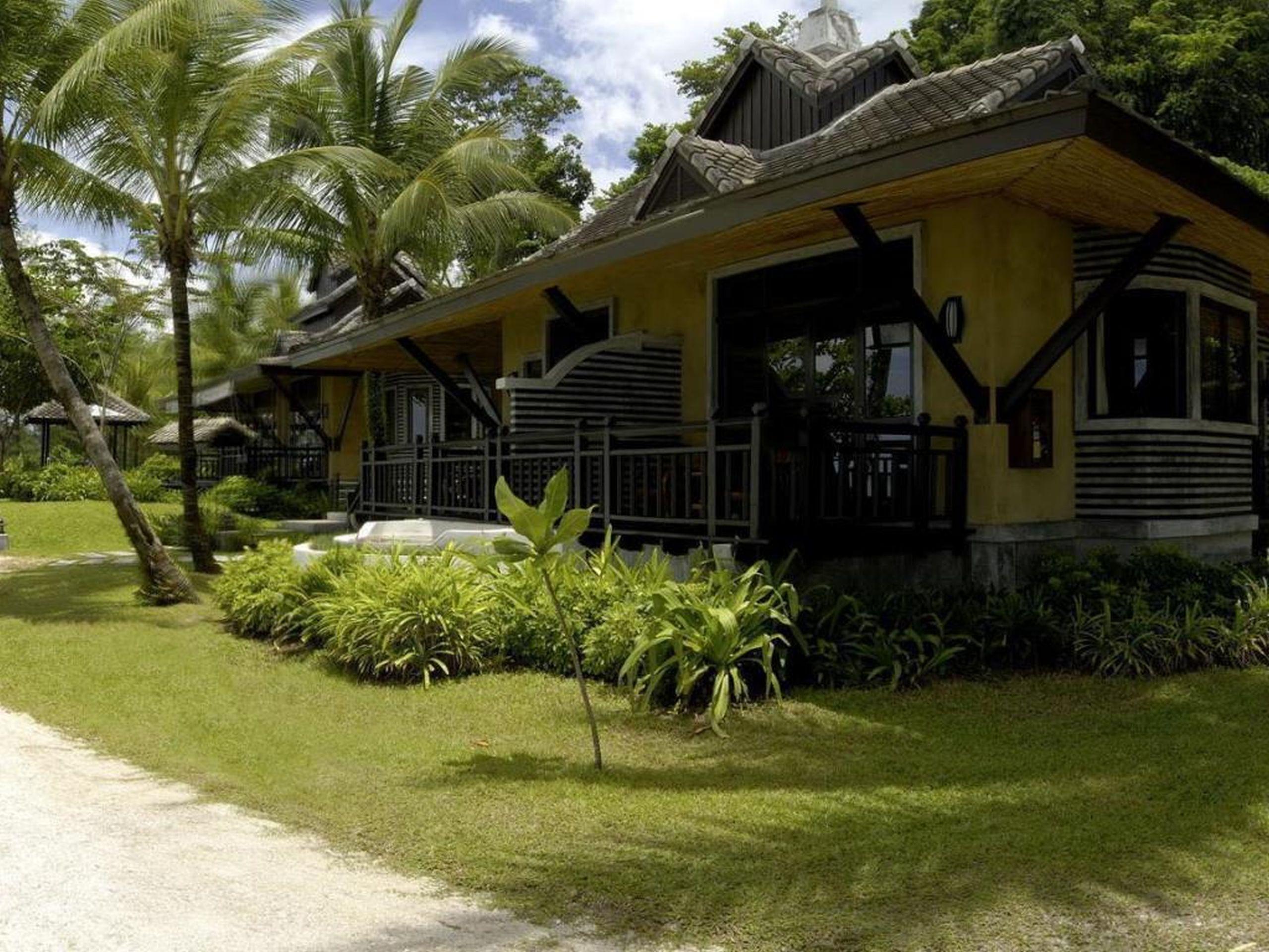 Moracea By Khao Lak Resort Екстериор снимка A villa at the resort