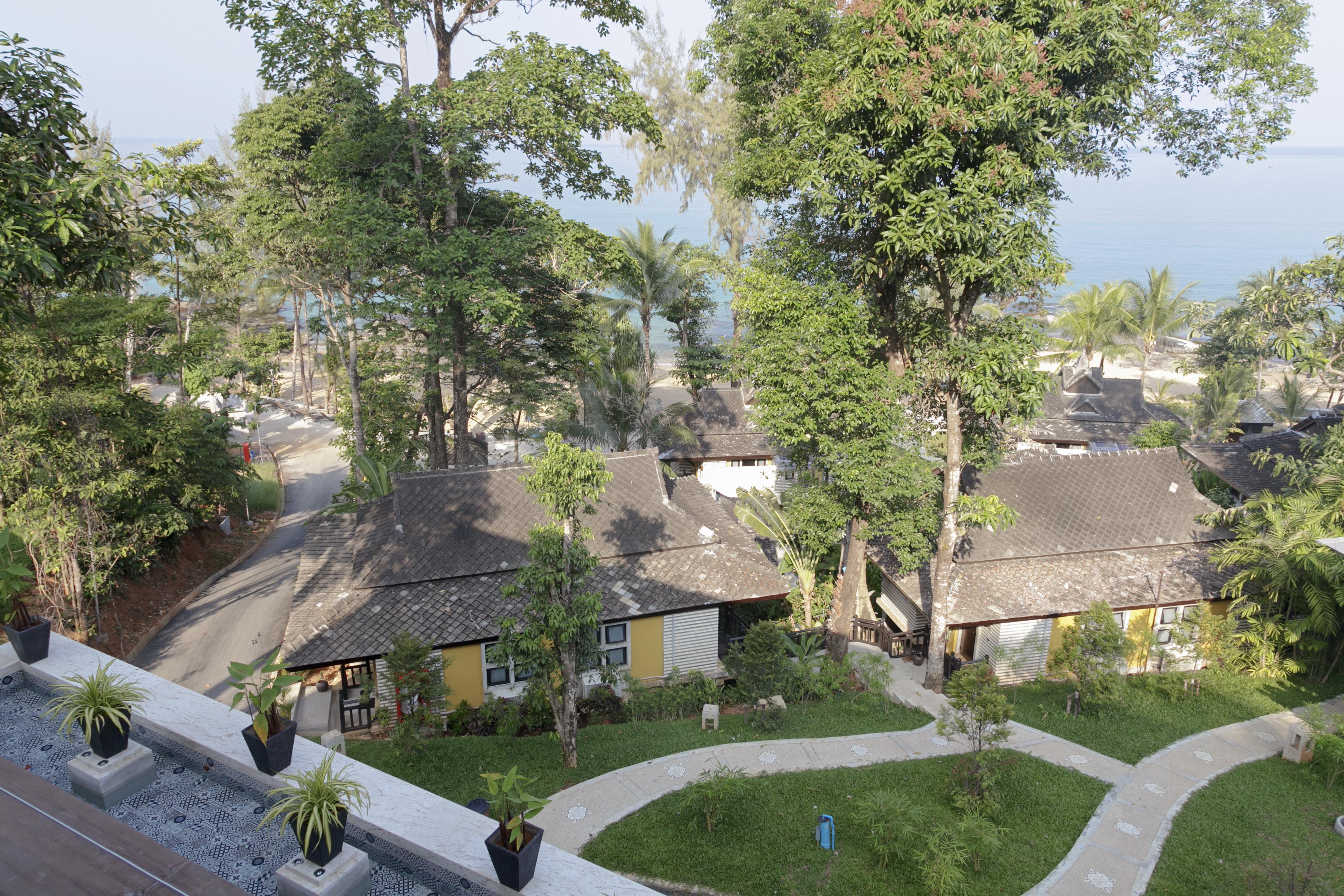Moracea By Khao Lak Resort Екстериор снимка The resort's grounds