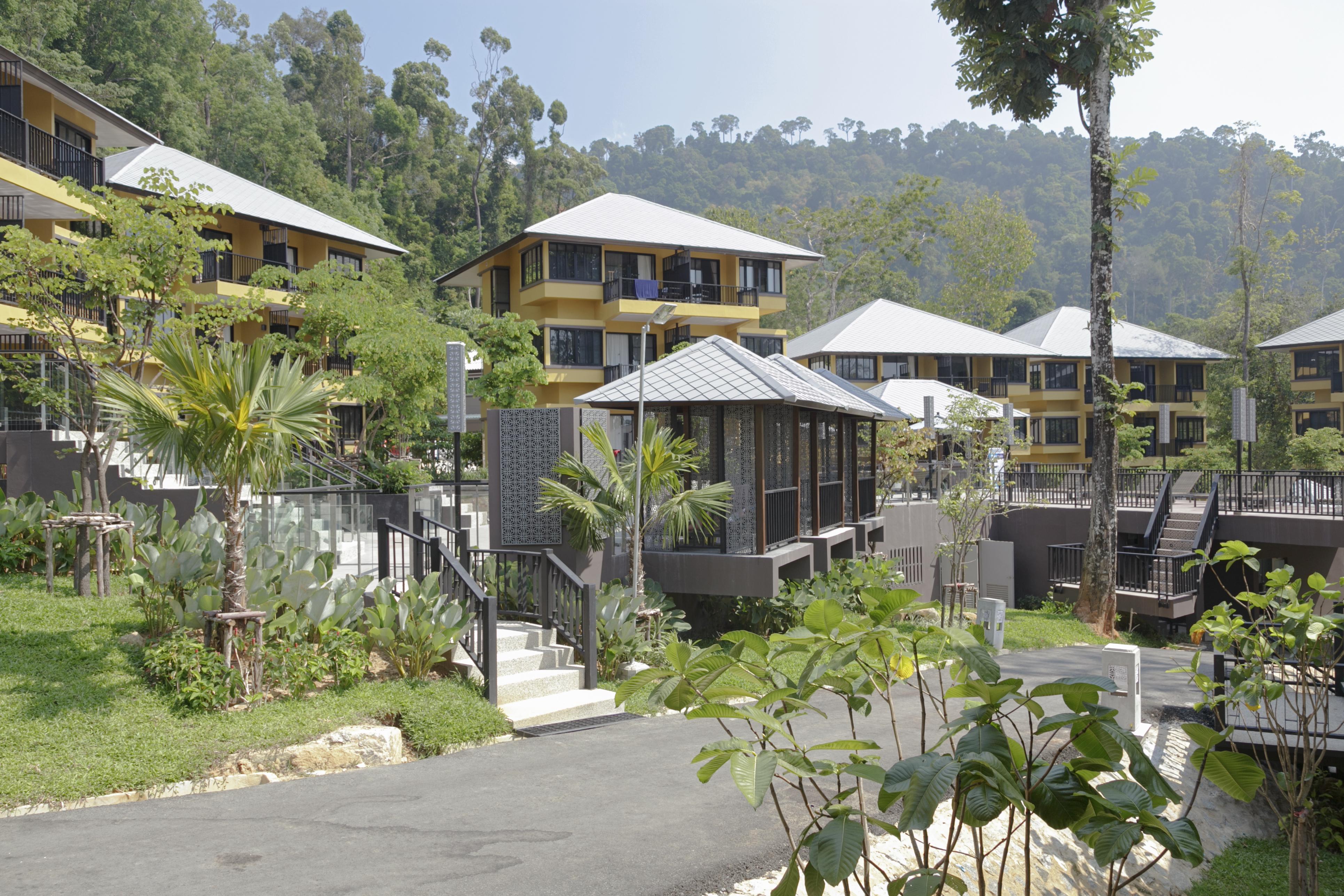 Moracea By Khao Lak Resort Екстериор снимка The resort's villas